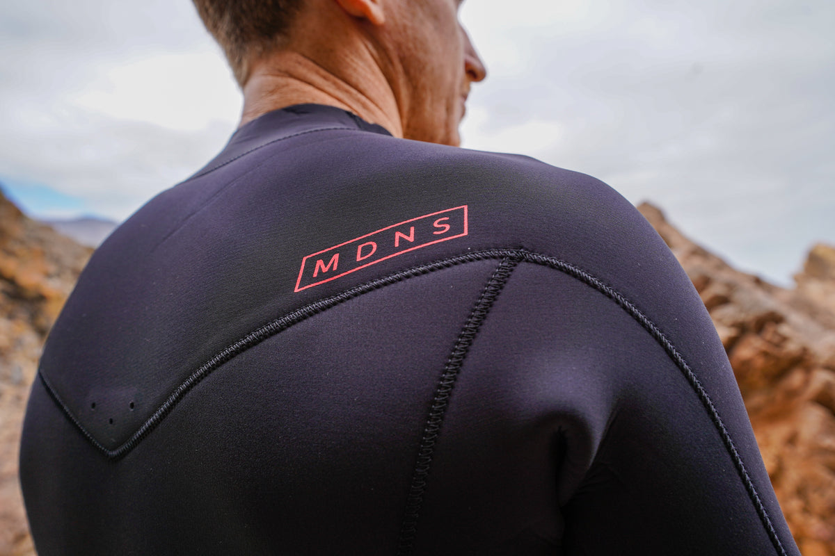 Des combinaisons de surf en néoprène pour homme 