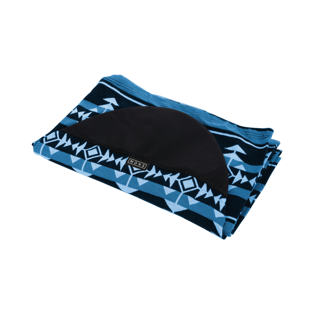 MDNS22COVER_STRETCH_MIDLONGBOA